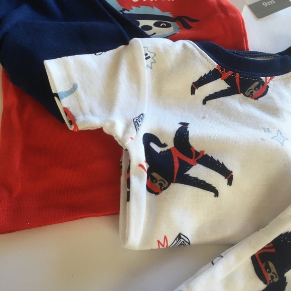 Carters 4 piece pajamas set 9 months - Picture 6 of 6